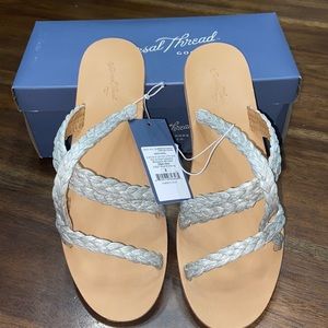 NIB Universal Threads Sandals